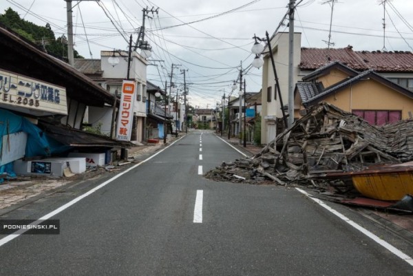 fukushima-desertedstreets.jpg.990x0_q80_crop-smart-e1454097755667